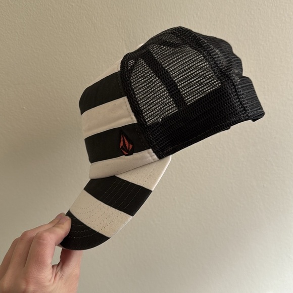 Vintage Y2K Volcom Black White Striped Baseball Hat - Picture 6 of 6